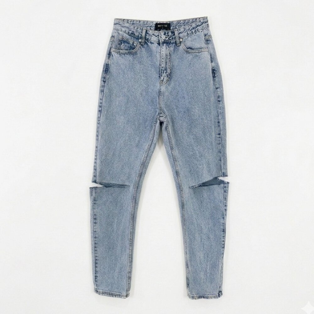 White Fox Boutique She’s All That Straight Leg Jeans Womens Light Wash Ripped M